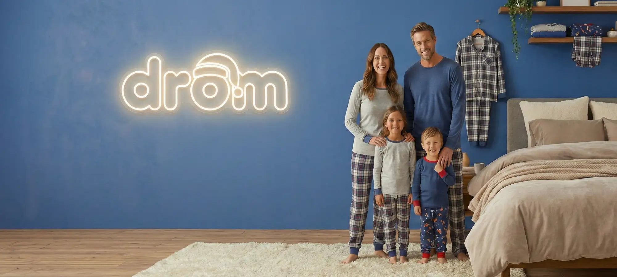 Une enseigne néon blanche lumineuse avec le mot « drom » en lettres minuscules.