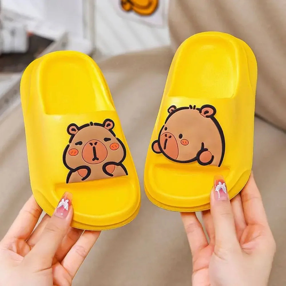 Chaussons Enfant style claquette capybara (taille 24-40) - Jaune / 24-25