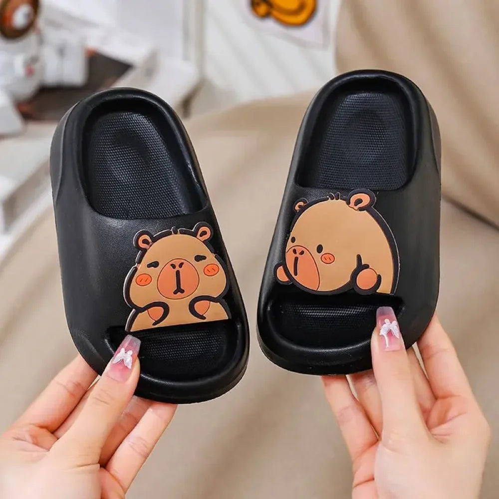 Chaussons Enfant style claquette capybara (taille 24-40) - Noir / 24-25