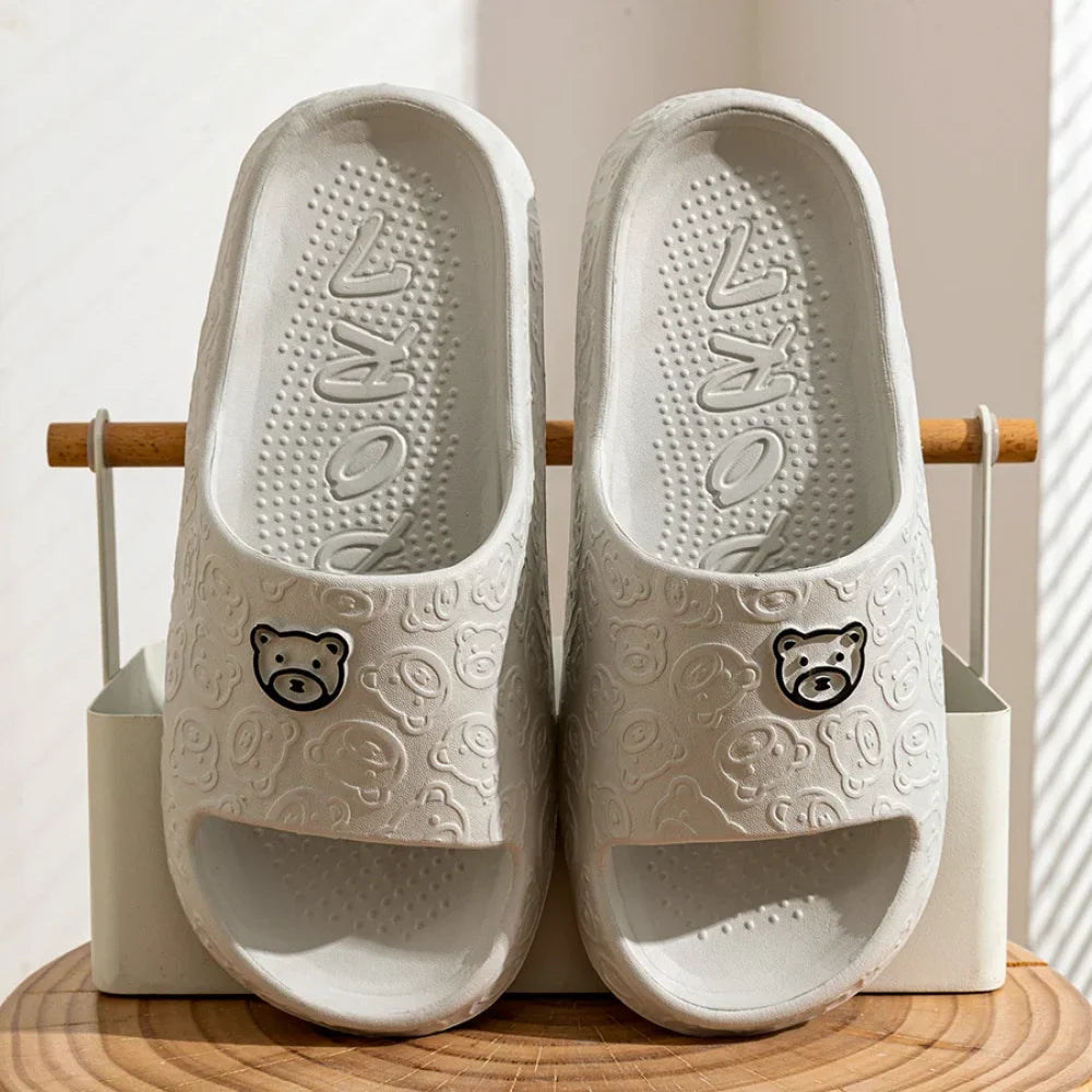 Chaussons style claquette avec motif ours (taille 36-45)