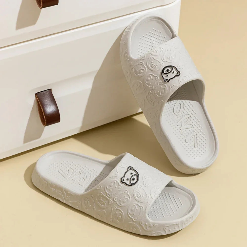 Chaussons style claquette avec motif ours (taille 36-45)