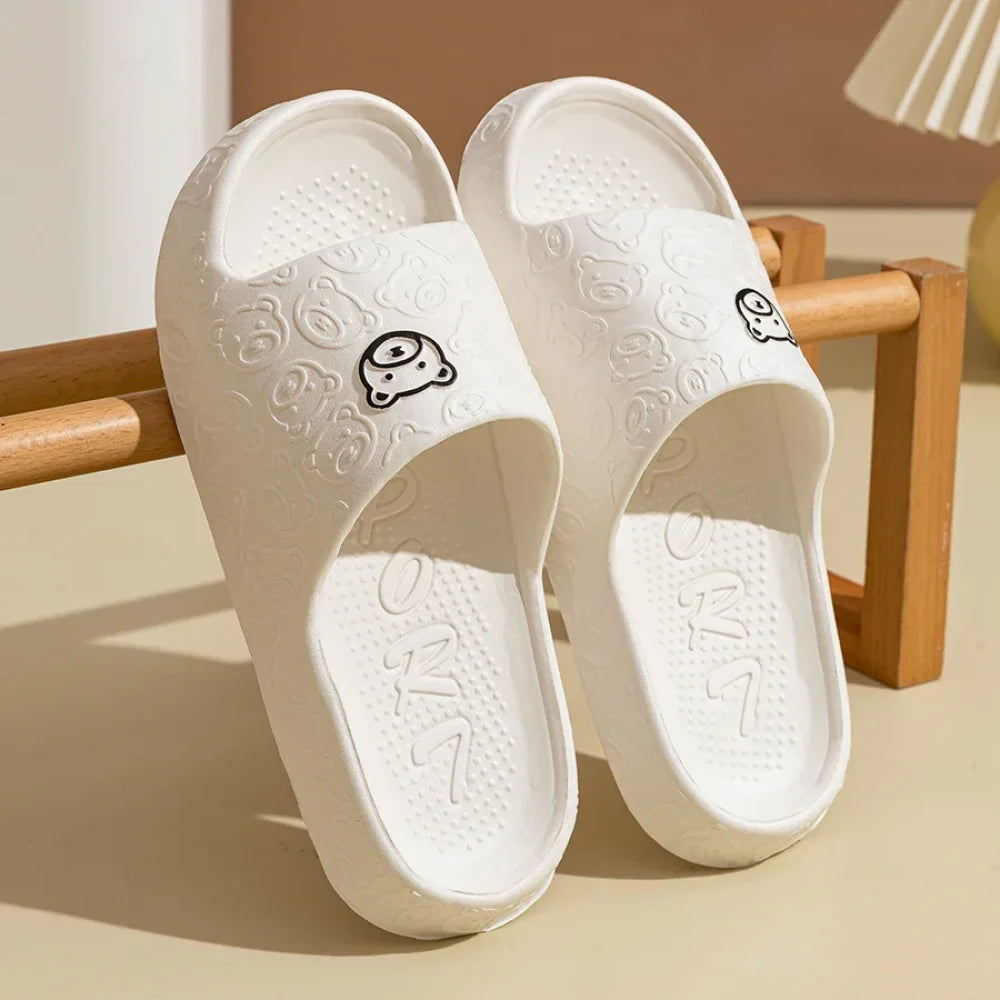 Chaussons style claquette avec motif ours (taille 36-45) - Blanc / 36-37