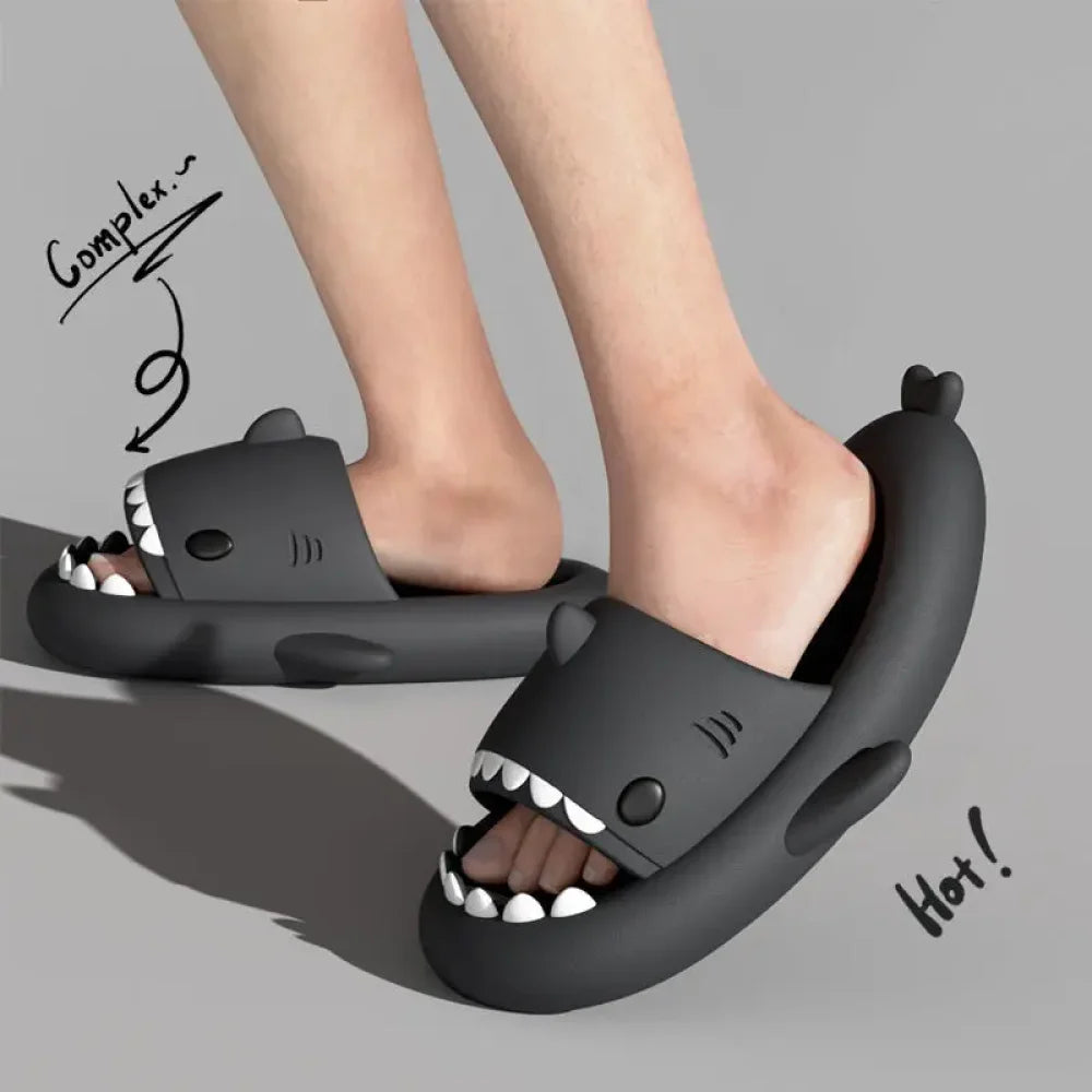 Chaussons style claquette requin (taille 30-45)