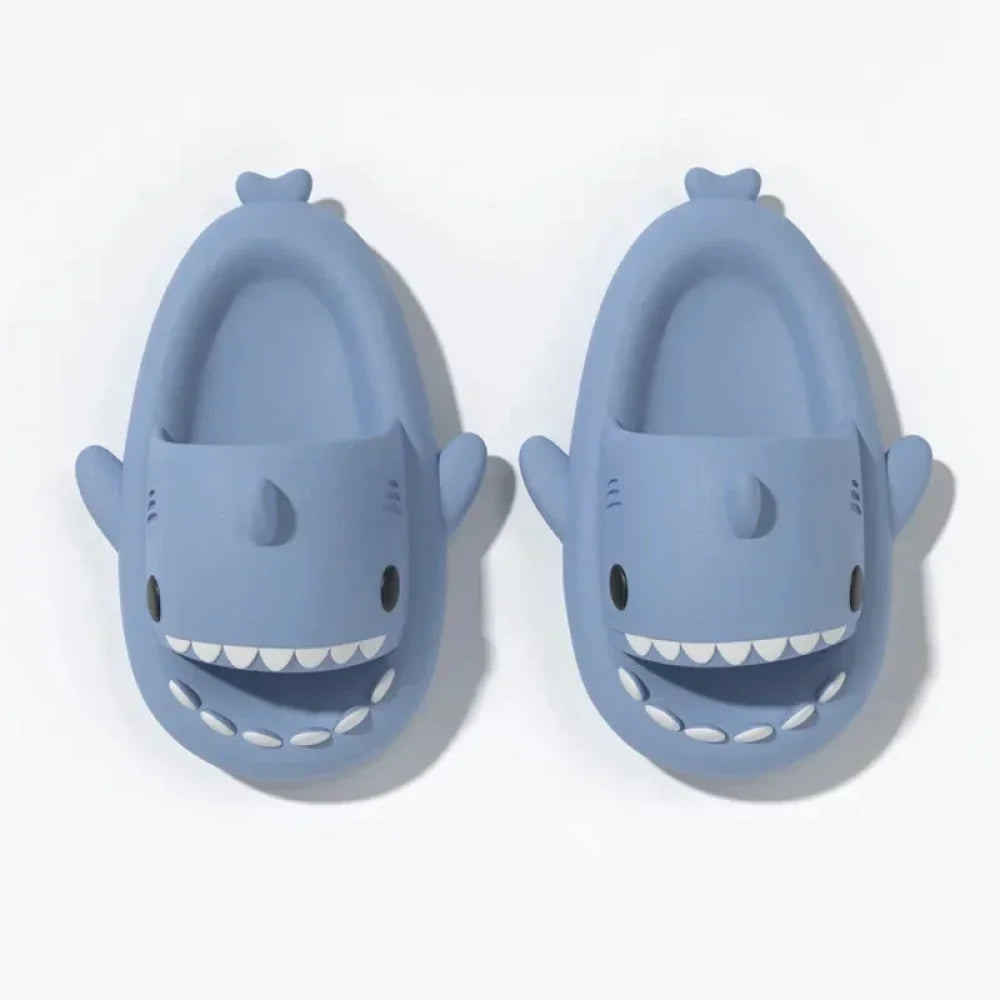 Chaussons style claquette requin (taille 30-45) - Bleu / 30-31