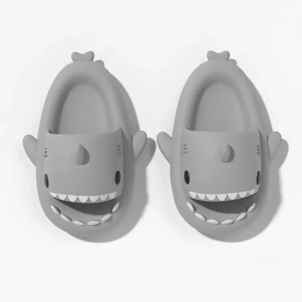 Chaussons style claquette requin (taille 30-45) - Gris clair / 30-31